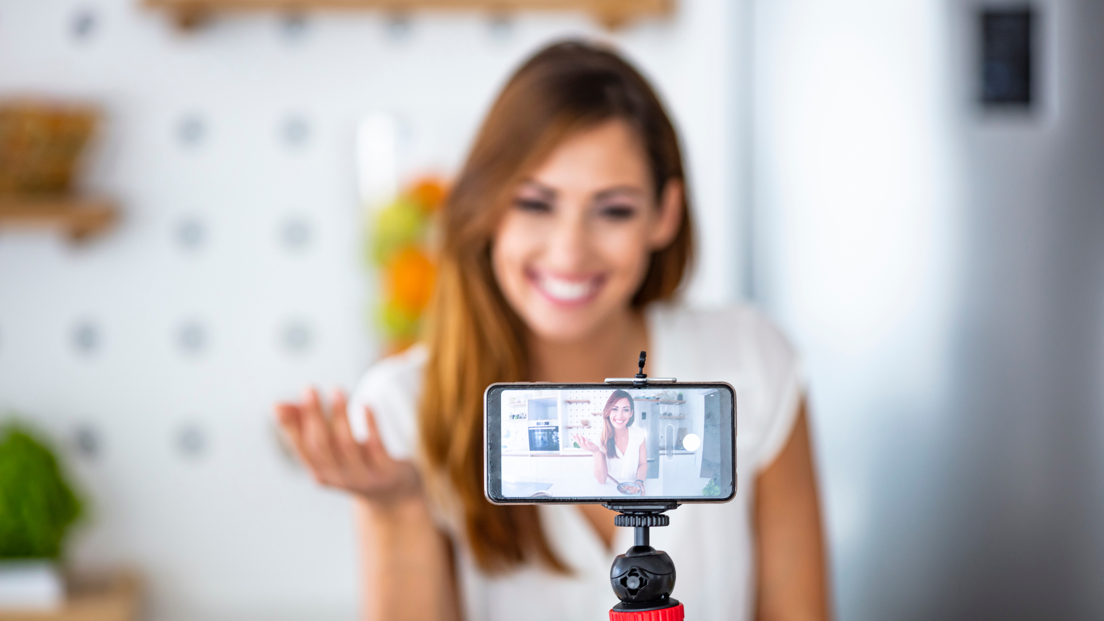 Guía Definitiva: La Verdadera Diferencia UGC e Influencer en el Marketing Actual
